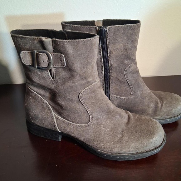 Born Shoes - Born grey suede ankle boots with buckle detail. Biker streetwear grunge